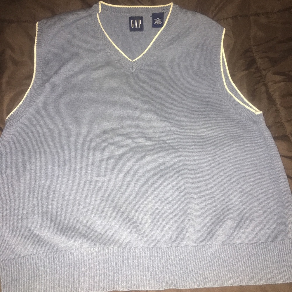 Pre-owed GAP sleeveless sweater